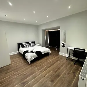 Black & White Double Bedroom Guest house